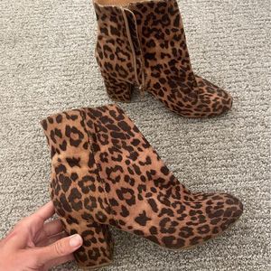 Women’s Animal Print Wedged Ankle Bootie Size 7